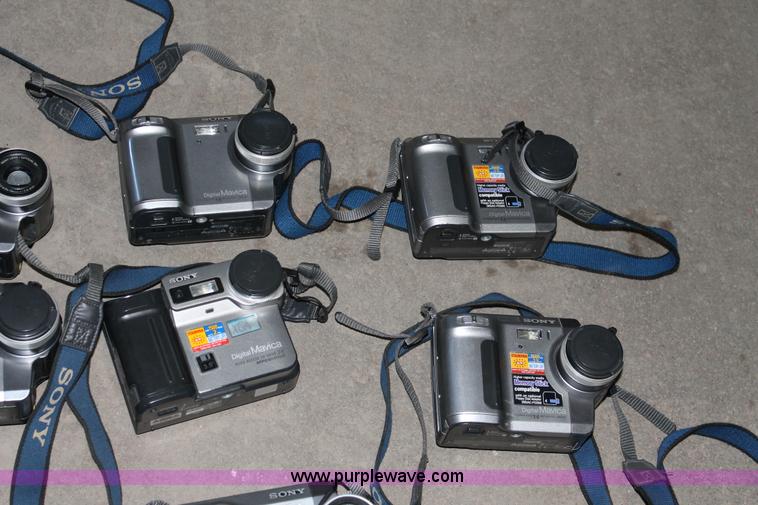 image for item AM9985 Assorted cameras