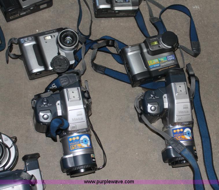 image for item AM9985 Assorted cameras
