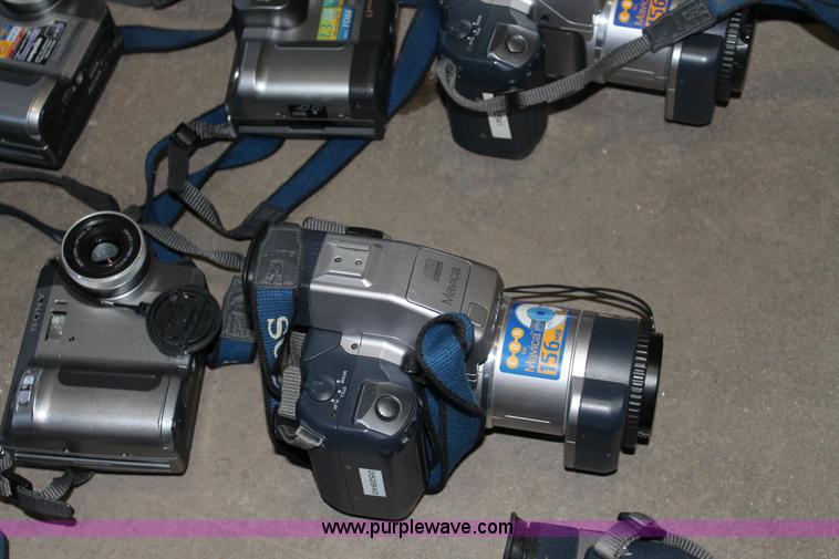 image for item AM9985 Assorted cameras