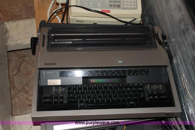 image for item AM9990 Assorted electronics