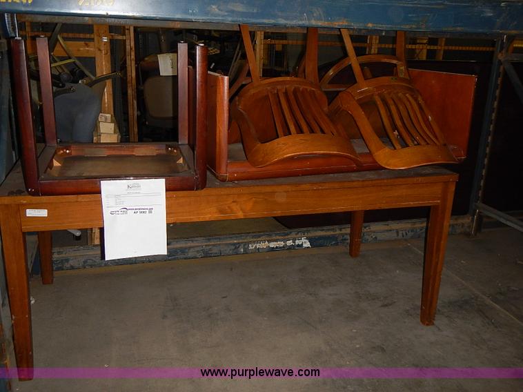Assorted furniture in Topeka, KS Item AP9082 sold Purple Wave