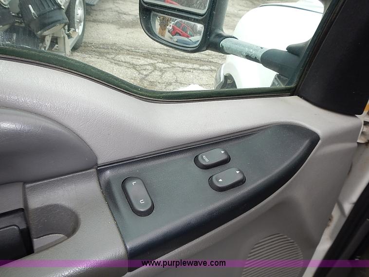 image for item AP9152 1999 Ford F350 cargo box truck