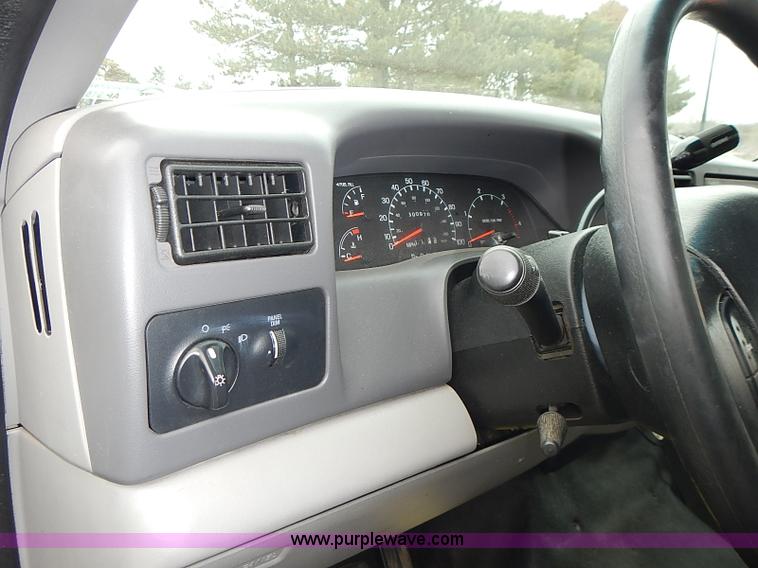 image for item AP9152 1999 Ford F350 cargo box truck