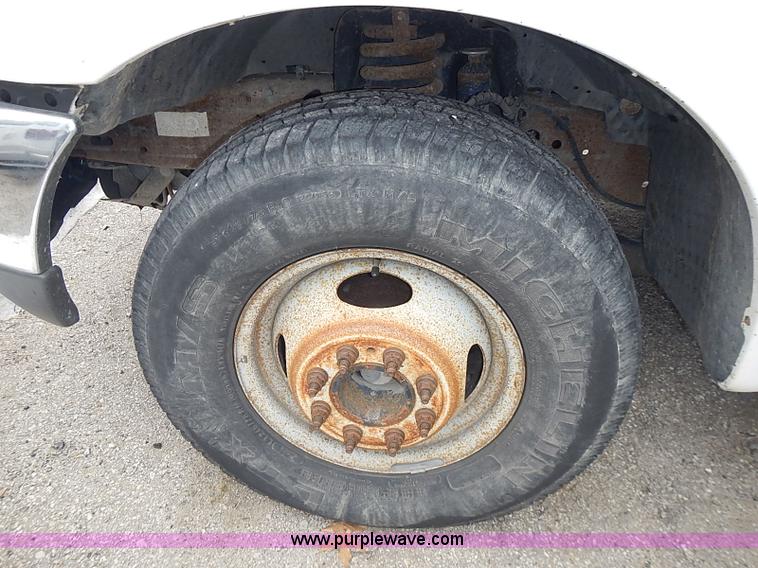 image for item AP9152 1999 Ford F350 cargo box truck