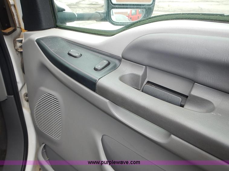 image for item AP9152 1999 Ford F350 cargo box truck