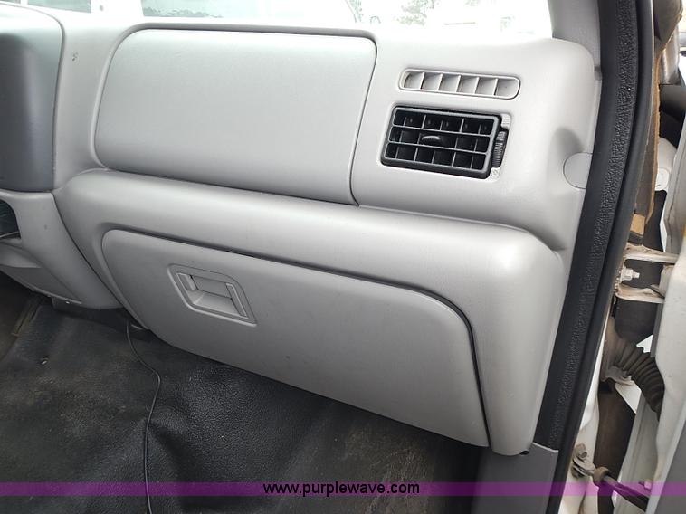 image for item AP9152 1999 Ford F350 cargo box truck