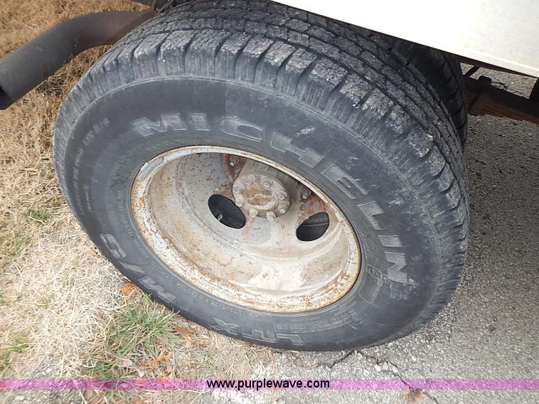 image for item AP9152 1999 Ford F350 cargo box truck