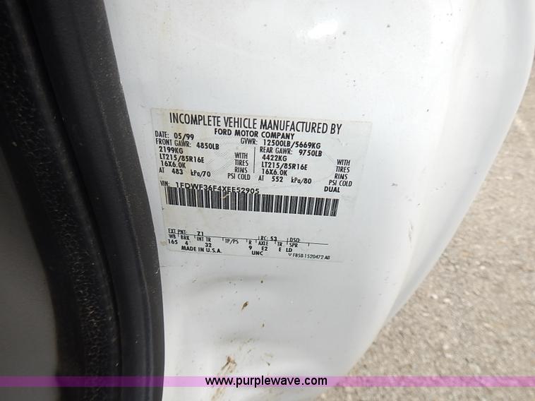 image for item AP9152 1999 Ford F350 cargo box truck