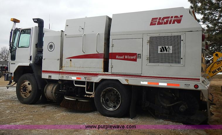 image for item AP9155 2003 Elgin Freightliner Road Wizard street sweeper