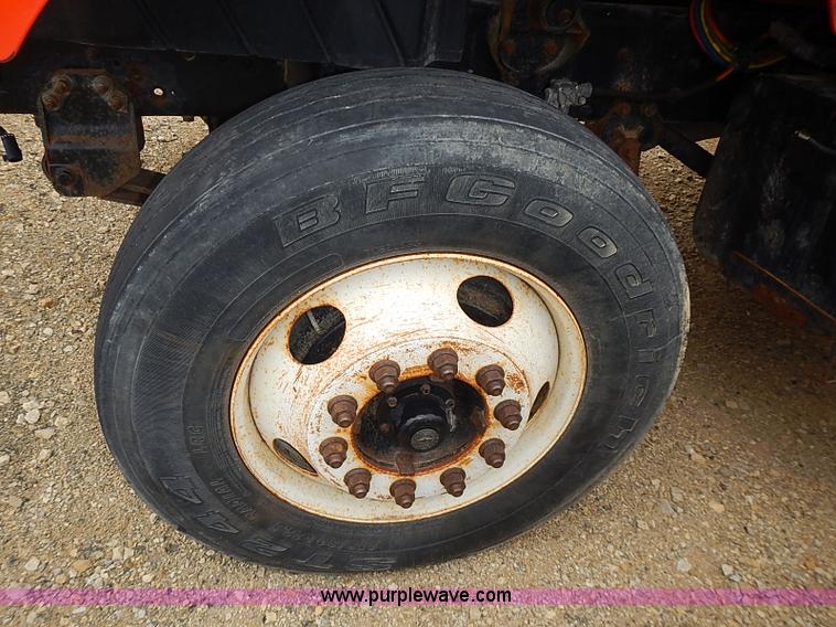 image for item AP9156 2006 International 7400SFA dump truck