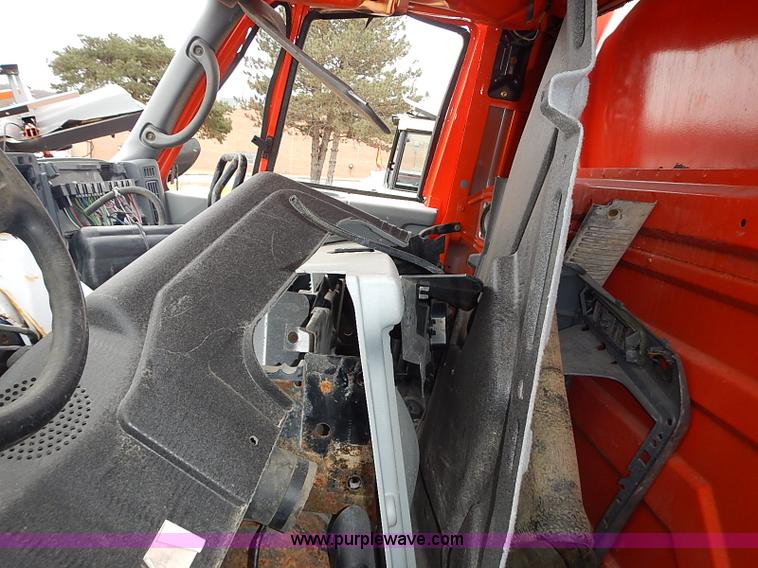 image for item AP9156 2006 International 7400SFA dump truck