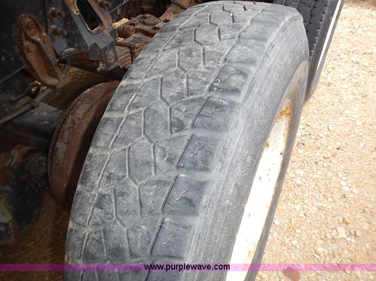 image for item AP9156 2006 International 7400SFA dump truck