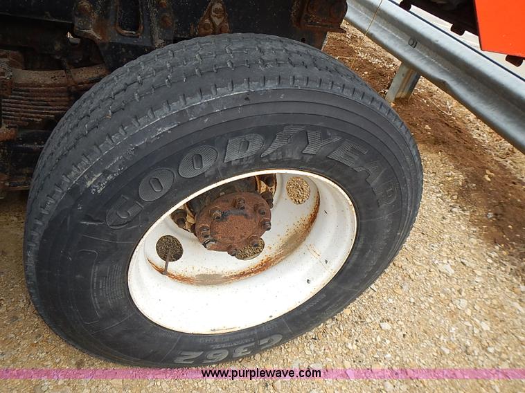 image for item AP9156 2006 International 7400SFA dump truck