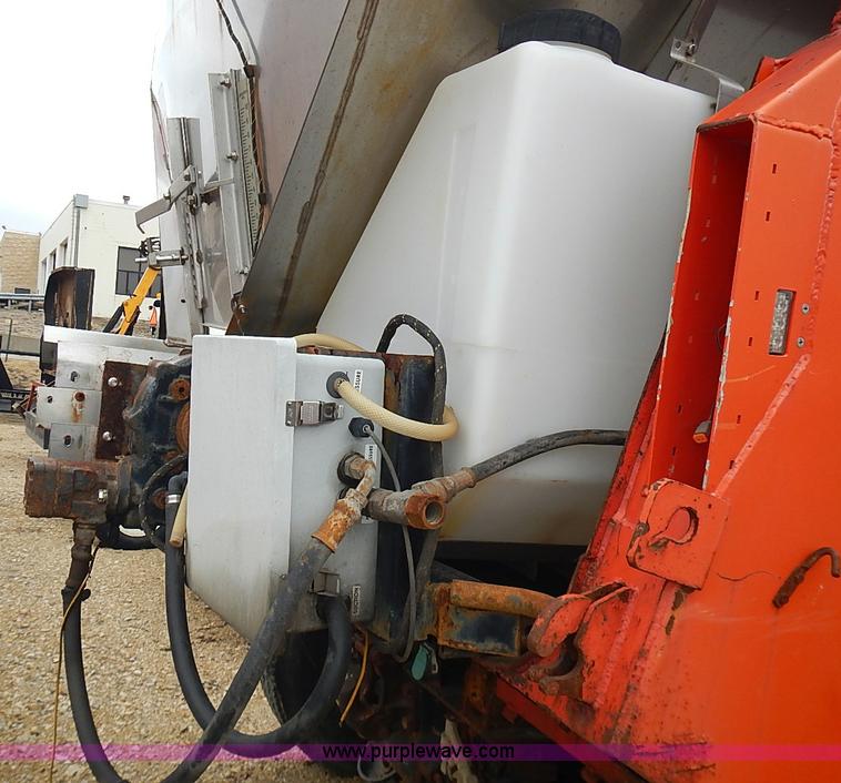 image for item AP9156 2006 International 7400SFA dump truck