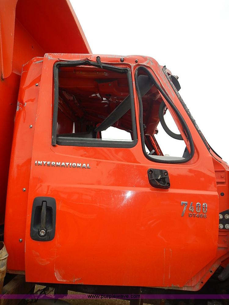 image for item AP9156 2006 International 7400SFA dump truck