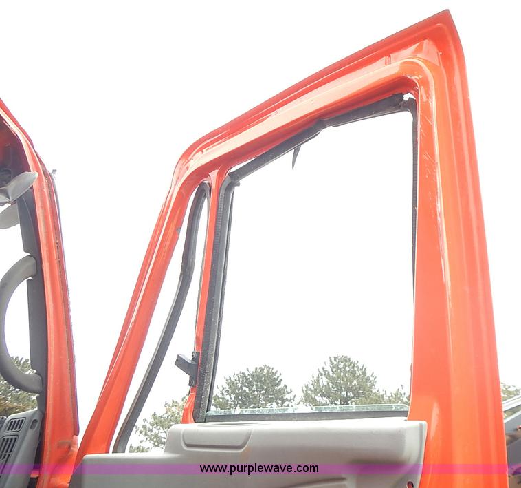 image for item AP9156 2006 International 7400SFA dump truck