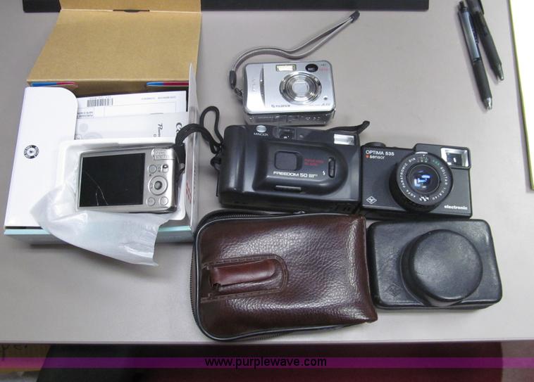 image for item AY9852 (4) assorted cameras
