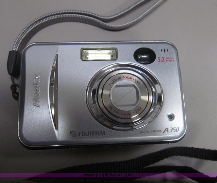 image for item AY9852 (4) assorted cameras