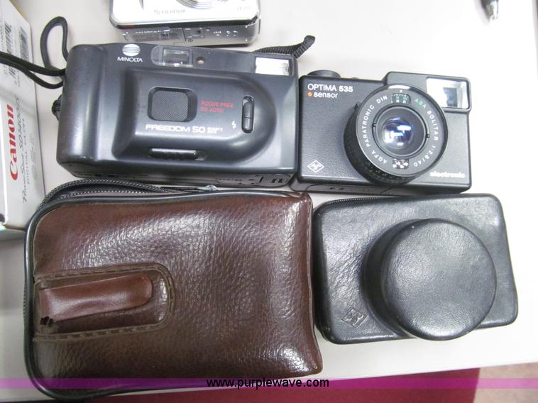 image for item AY9852 (4) assorted cameras