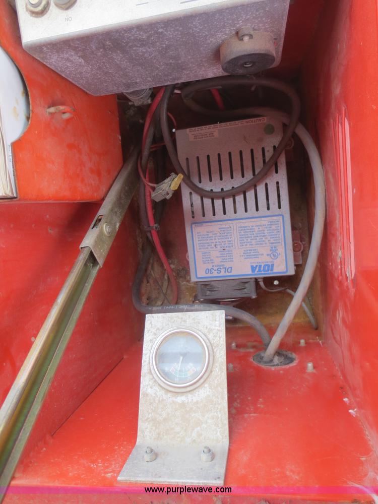 image for item F6806 2002 Ver-Mac ST-4825 arrow board sign trailer