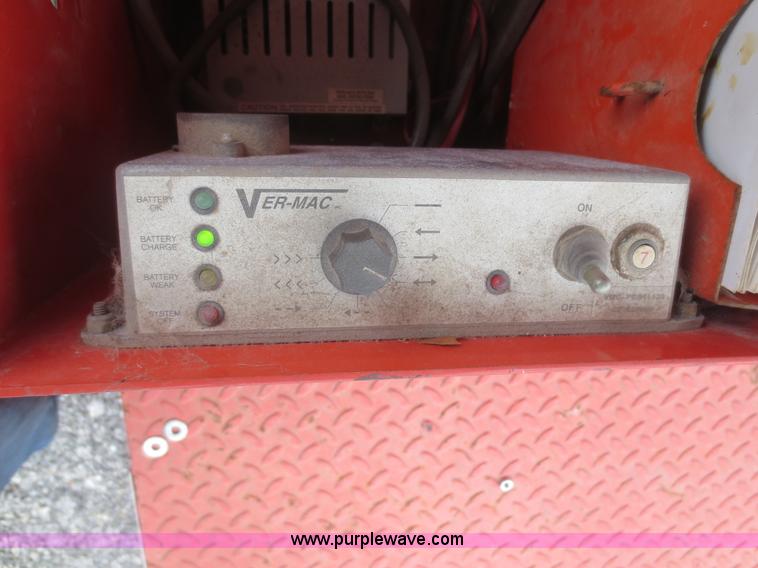 image for item F6806 2002 Ver-Mac ST-4825 arrow board sign trailer