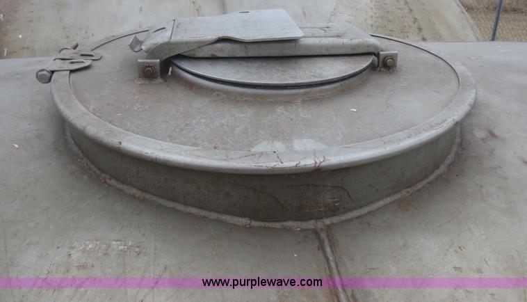 image for item F6813 1993 Hercules 1500 stainless steel water tank