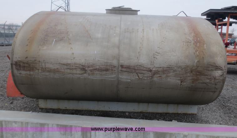 image for item F6814 1993 Hercules 1500 stainless steel water tank