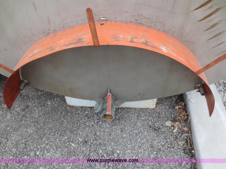 image for item F6814 1993 Hercules 1500 stainless steel water tank