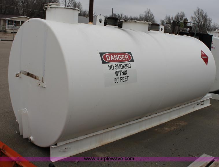 image for item G8203 1999 Wemac 2,000 gallon gasoline tank