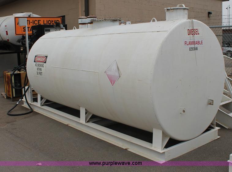 image for item G8204 1993 Smith 2,000 gallon horizontal diesel tank
