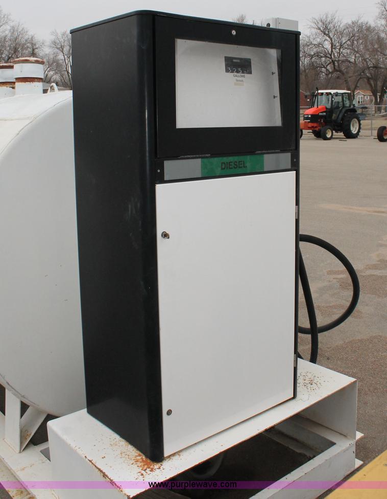 image for item G8204 1993 Smith 2,000 gallon horizontal diesel tank