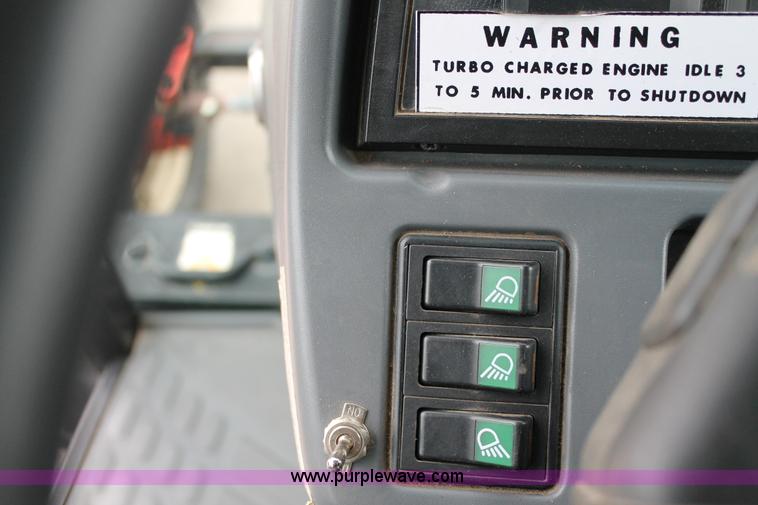 image for item G8207 2000 New Holland TS100 tractor