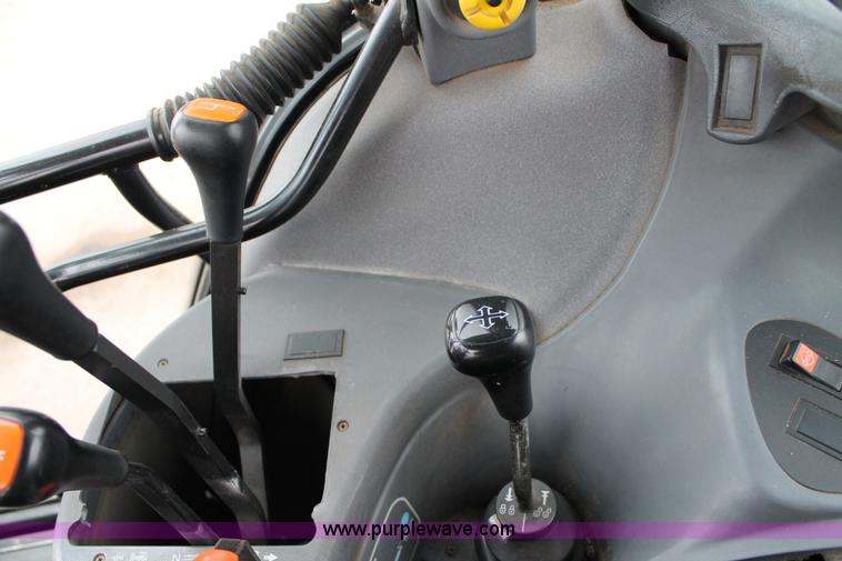 image for item G8207 2000 New Holland TS100 tractor