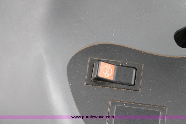 image for item G8207 2000 New Holland TS100 tractor