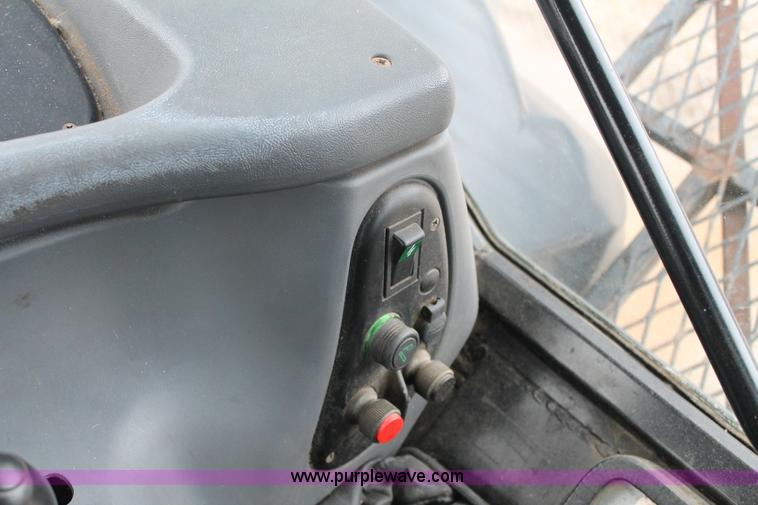 image for item G8207 2000 New Holland TS100 tractor