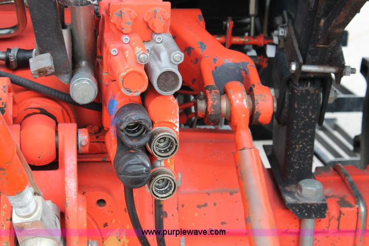 image for item G8207 2000 New Holland TS100 tractor