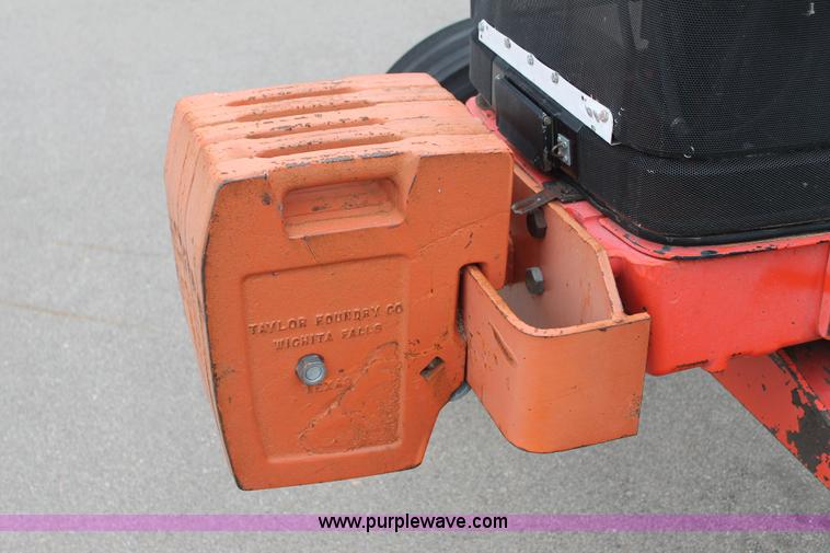 image for item G8207 2000 New Holland TS100 tractor