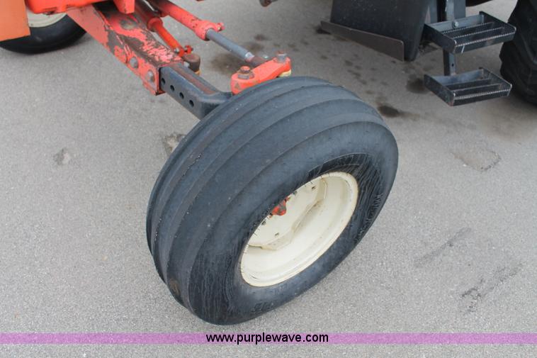 image for item G8207 2000 New Holland TS100 tractor