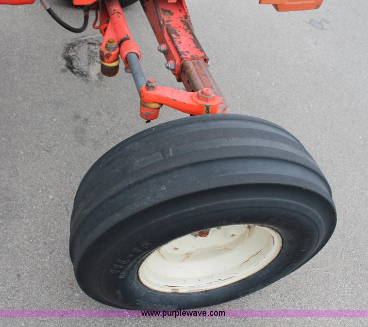 image for item G8207 2000 New Holland TS100 tractor