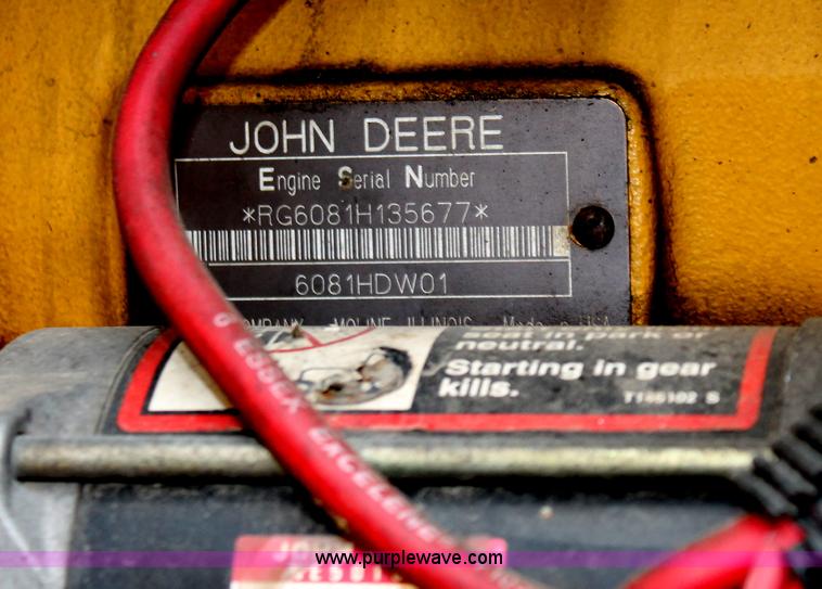 image for item G8213 2001 John Deere 770CH articulated motor grader