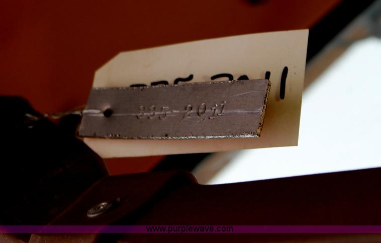 image for item G8213 2001 John Deere 770CH articulated motor grader