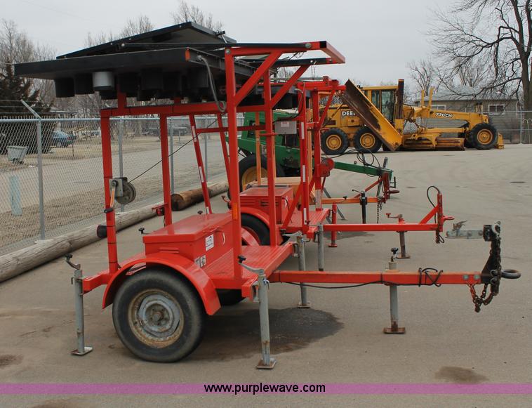 image for item G8214 2000 Ver-Mac VM4825 arrow board trailer