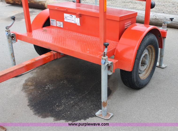 image for item G8214 2000 Ver-Mac VM4825 arrow board trailer