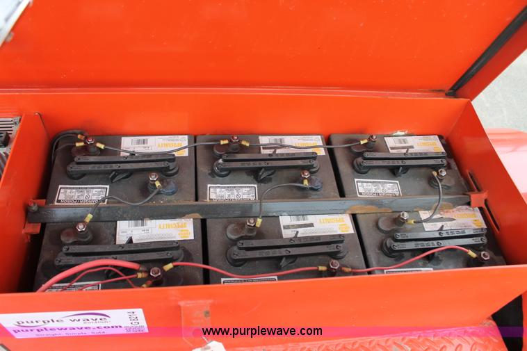 image for item G8214 2000 Ver-Mac VM4825 arrow board trailer