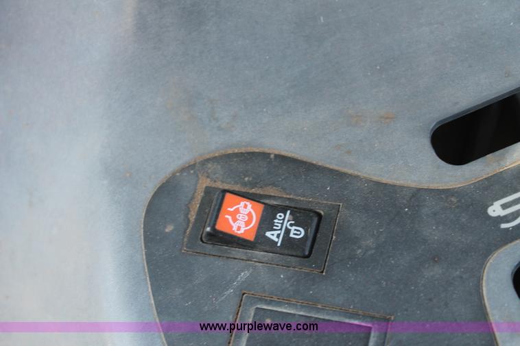 image for item G8217 2002 New Holland TS100 tractor