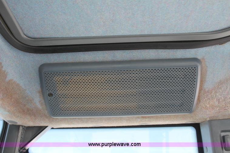 image for item G8217 2002 New Holland TS100 tractor