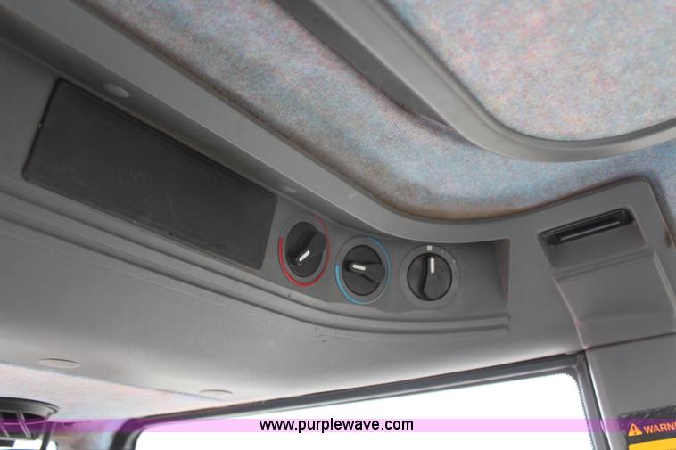 image for item H1488 1996 New Holland 6640SL tractor