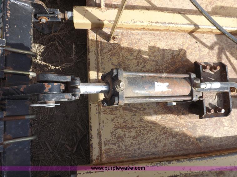 image for item I9095 2004 Land Pride RCB6015 rotary mower