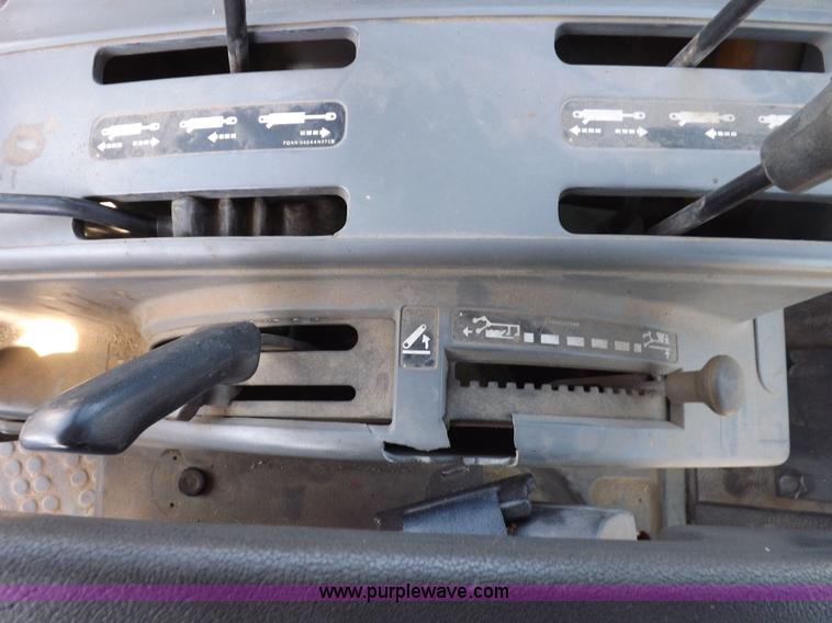 image for item I9104 1997 New Holland 7740SL MFWD tractor