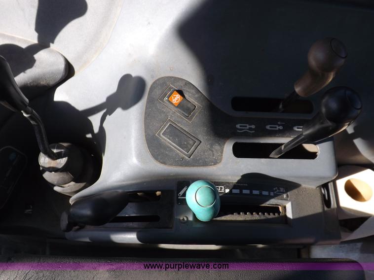 image for item I9105 1999 New Holland TS100 tractor